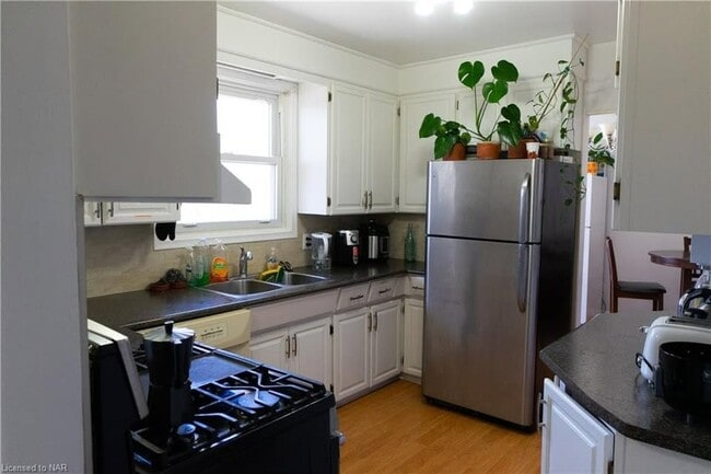 property at 15 Collier Rd N