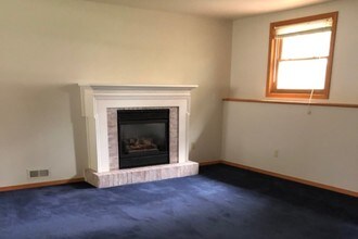 2810 Windhurst Dr in Oshkosh, WI - Building Photo - Building Photo