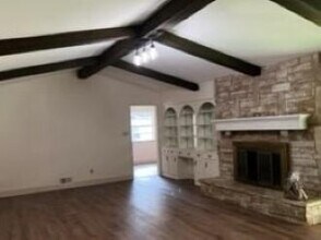 5015 Ashbrook Rd in Dallas, TX - Building Photo - Building Photo