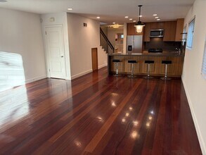 832 N Las Palmas Ave in Los Angeles, CA - Foto de edificio - Building Photo