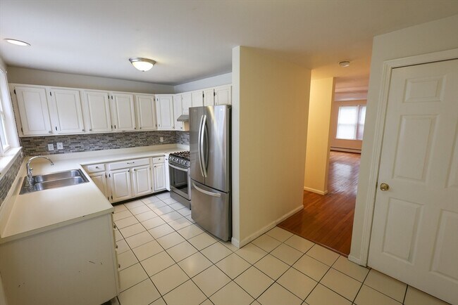8 Mt Calvary Rd in Boston, MA - Building Photo - Building Photo