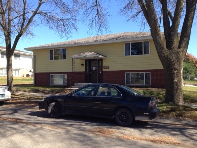 1920 19th Ave NW in Rochester, MN - Building Photo