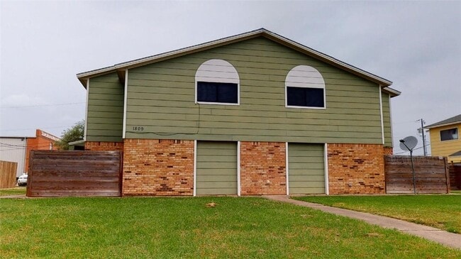 property at 1809 Treehouse Trail