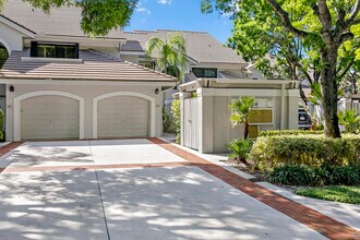 16100 W Bay Dr in Jupiter, FL - Foto de edificio - Building Photo