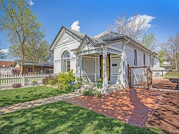 property at 3042 Franklin St