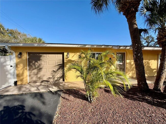 225 70th St N in St. Petersburg, FL - Building Photo - Building Photo