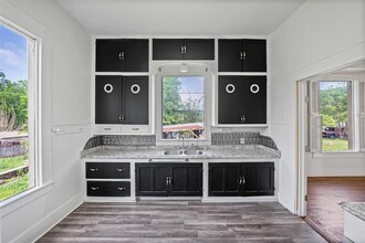 433 E Davilla St in Bartlett, TX - Building Photo - Building Photo