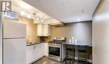 7256 Seabreeze Dr in Mississauga, ON - Building Photo - Building Photo