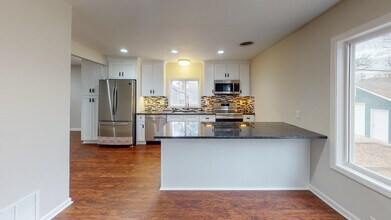 6738 Sterling Ave in Raytown, MO - Building Photo - Building Photo