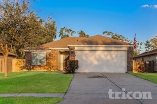 110 N Golden Oak Dr in Texas City, TX - Building Photo