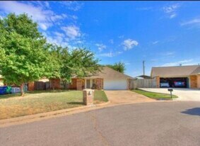 11928 SW 7th St in Yukon, OK - Building Photo