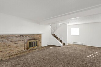 16651 E Arizona Pl in Aurora, CO - Building Photo - Building Photo