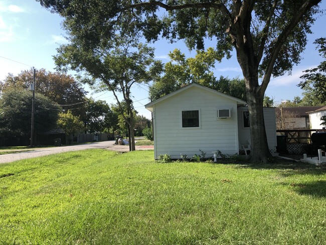 4403 14th St in Bacliff, TX - Building Photo - Building Photo