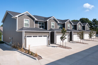 Townhomes At Northwest Pointe in Davenport, IA - Foto de edificio - Building Photo