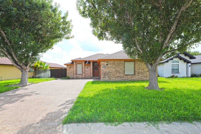 1101 Diamond Dr in Laredo, TX - Foto de edificio - Building Photo