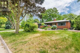 1448 Willowdown Rd in Oakville, ON - Building Photo - Building Photo