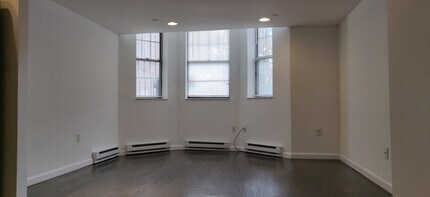 104 Queensberry St, Unit D in Boston, MA - Building Photo - Building Photo