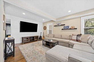 7 Cumnor Rd in Westmont, IL - Building Photo - Building Photo