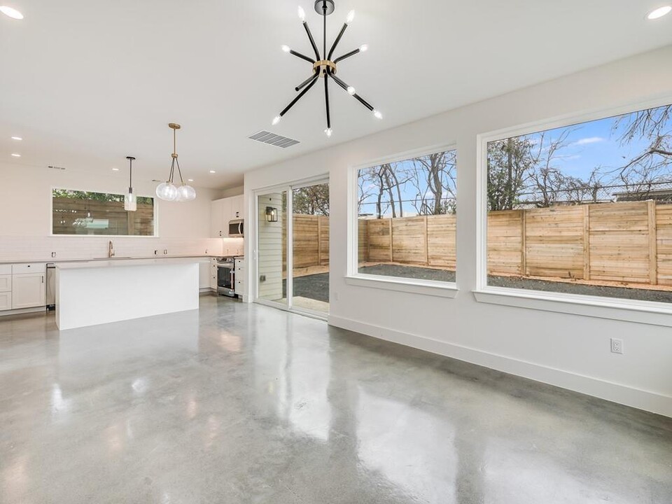 7004 Bennett Ave in Austin, TX - Building Photo