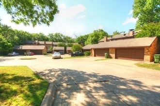 Bradfield Creek Townhomes in Garland, TX - Building Photo - Building Photo