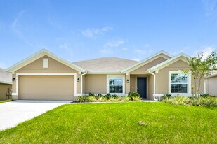 806 Edith Dr in Fruitland Park, FL - Building Photo