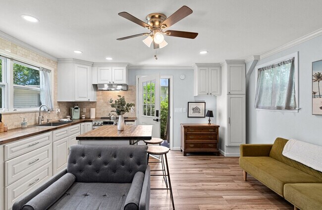 2 Mead Dr in Pensacola, FL - Building Photo - Building Photo