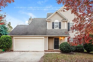 5840 Branthurst Dr in Charlotte, NC - Building Photo