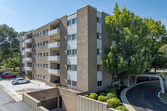 Cliff Towers Building A in Rocky River, OH - Building Photo - Building Photo