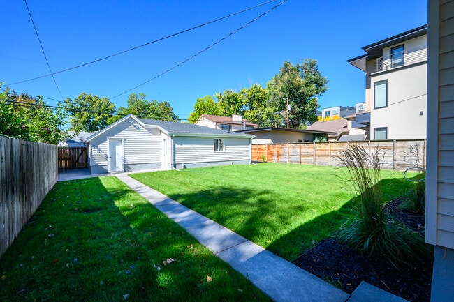 2435 S Race St, Unit 1 in Denver, CO - Foto de edificio - Building Photo