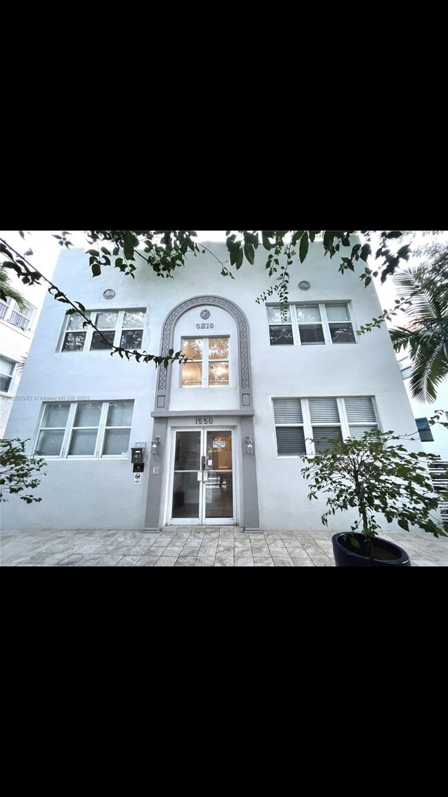 1550 Drexel Ave, Unit 103 in Miami Beach, FL - Foto de edificio - Building Photo