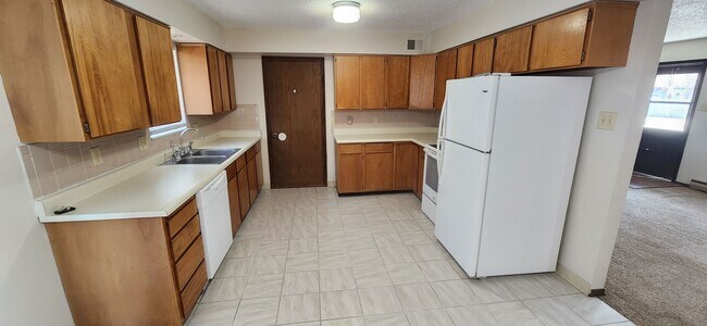 2253 Turquoise Dr in Pueblo, CO - Building Photo - Building Photo