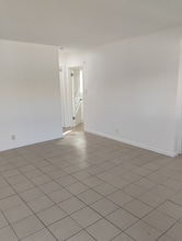 14129 Vanowen St in Los Angeles, CA - Foto de edificio - Building Photo