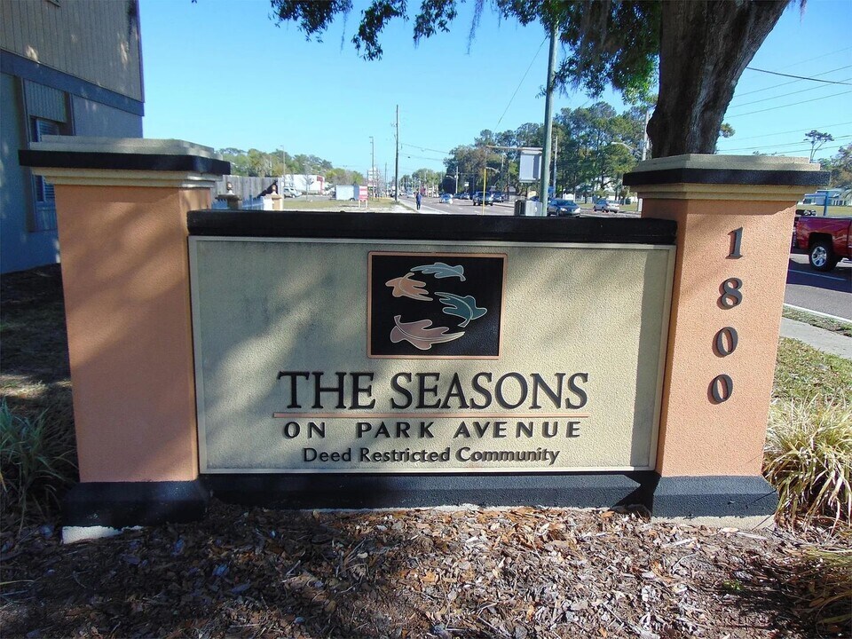 1800 Park Ave in Orange Park, FL - Building Photo