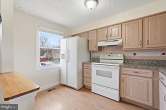 739 Brethour Ct in Sterling, VA - Building Photo - Building Photo