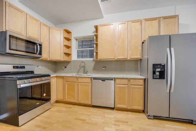 property at 2033 W Huron St