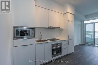 N344-N347 GOLDEN LION Hts in Toronto, ON - Building Photo - Building Photo