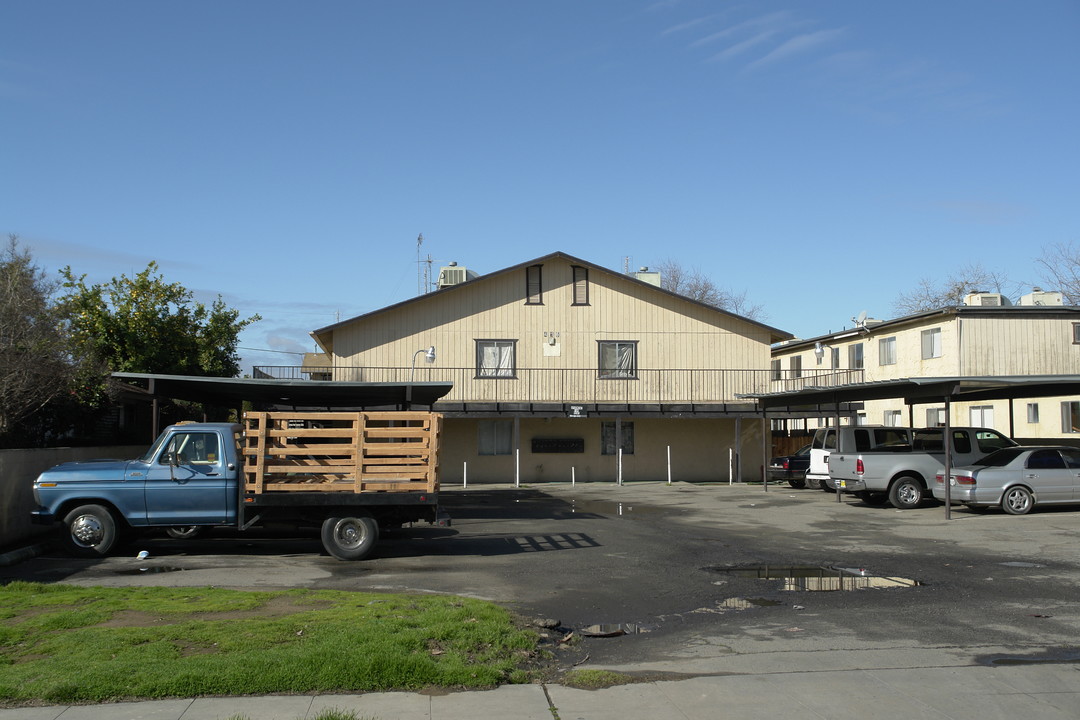 416 N A St in Madera, CA - Foto de edificio