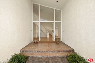 650 N Tigertail Rd in Los Angeles, CA - Building Photo - Building Photo