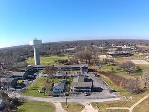 Lakeside Apartments in Taylor, TX - Foto de edificio - Building Photo