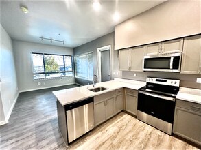 2330 Yakima Ct in Tacoma, WA - Foto de edificio - Building Photo