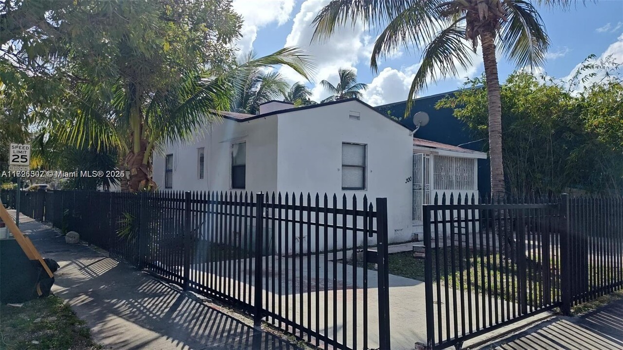 7030 NW 3rd Ave in Miami, FL - Building Photo