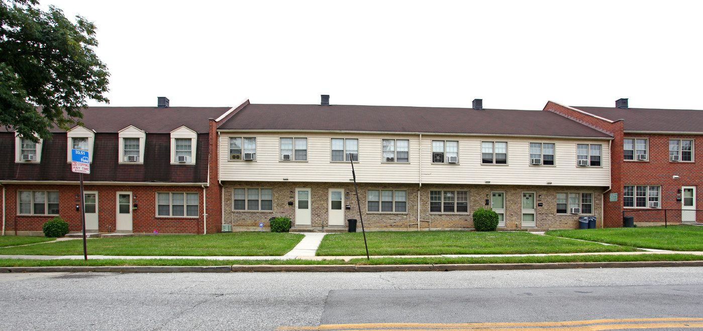 Dolfield Townhomes in Baltimore, MD - Foto de edificio