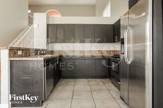 1202 NE 37th Pl in Homestead, FL - Foto de edificio - Building Photo