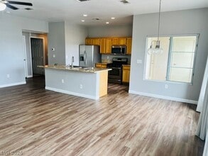 1320 Red Gable Ln in Las Vegas, NV - Building Photo - Building Photo