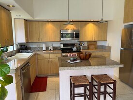 663 Kumulani Dr in Kihei, HI - Building Photo