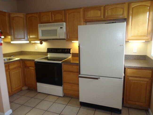 1715 Dixon Blvd in Cocoa, FL - Foto de edificio - Building Photo