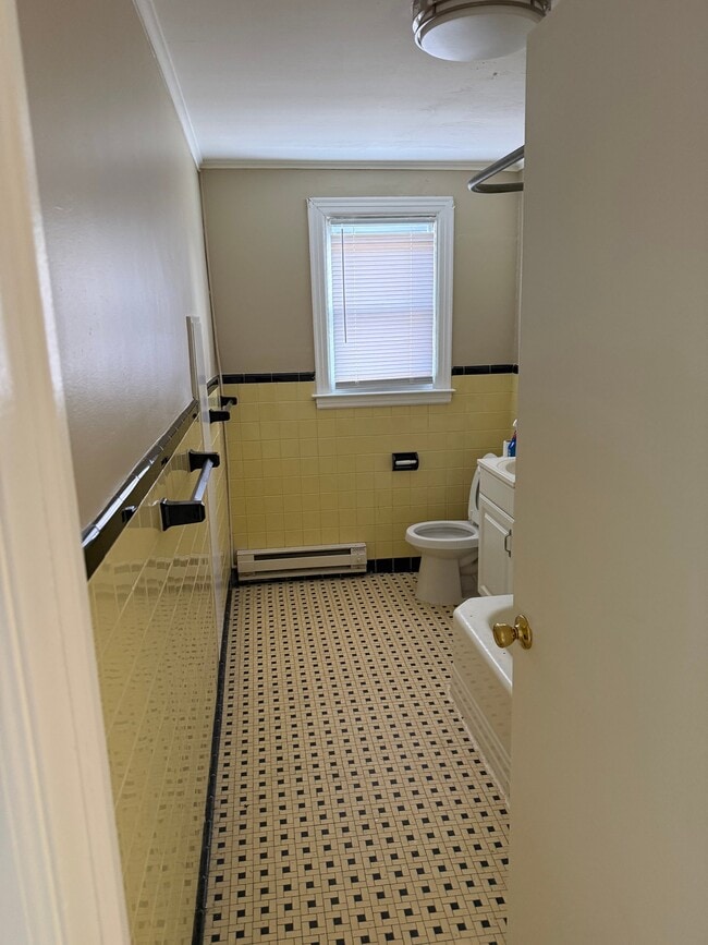 35 W Main St, Unit 6 in Plainville, CT - Foto de edificio - Building Photo