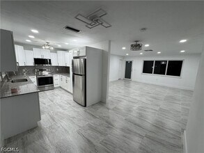 1201 Betmar Blvd in North Fort Myers, FL - Building Photo - Building Photo