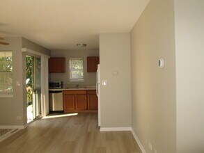 557 E Shag Bark Ln in Streamwood, IL - Building Photo - Building Photo