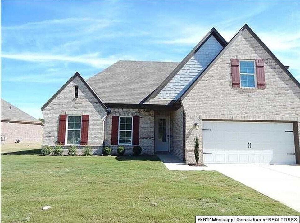 4956 Matthew Dr in Horn Lake, MS - Building Photo
